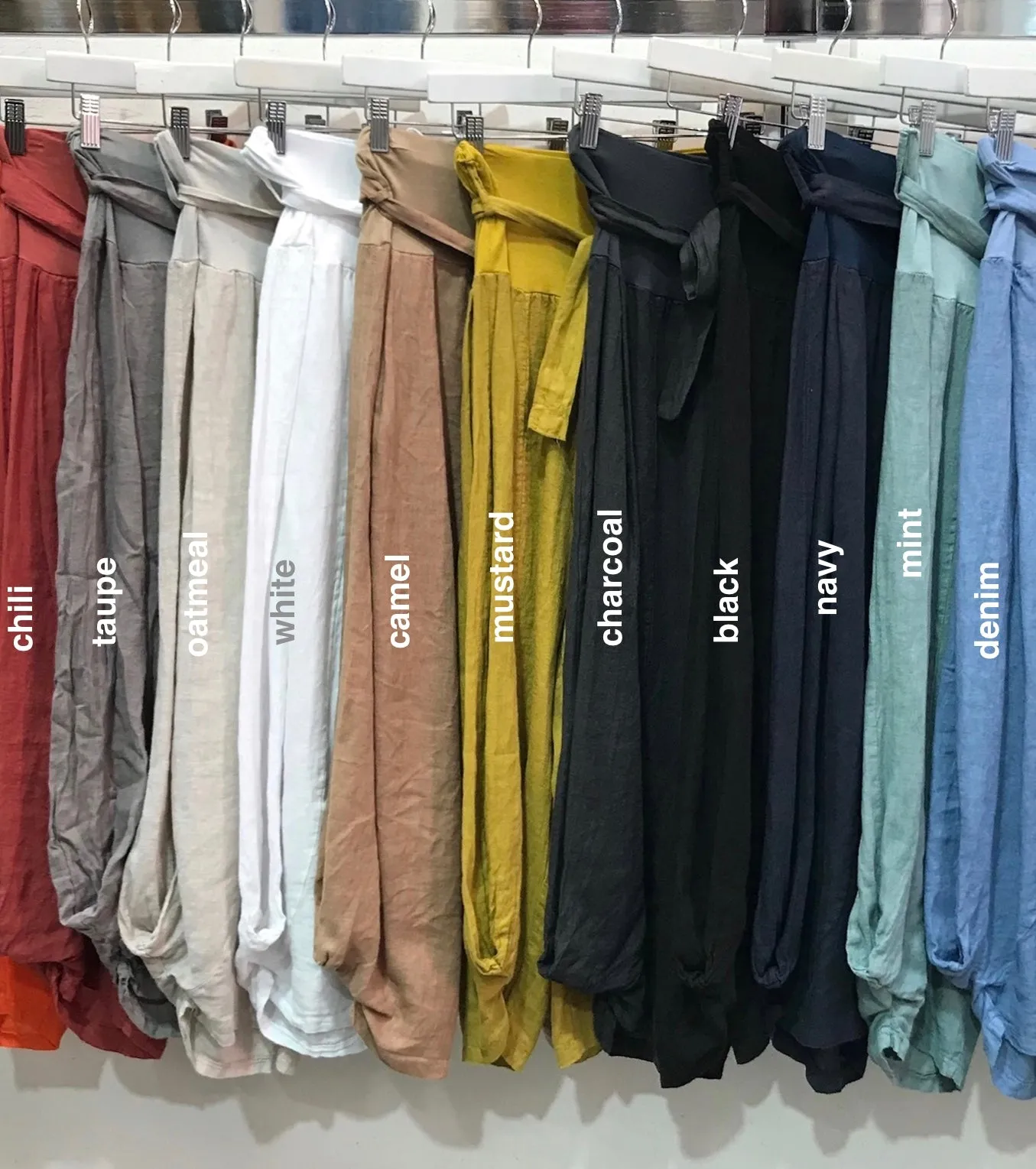 the KAMEA Linen Crop pants