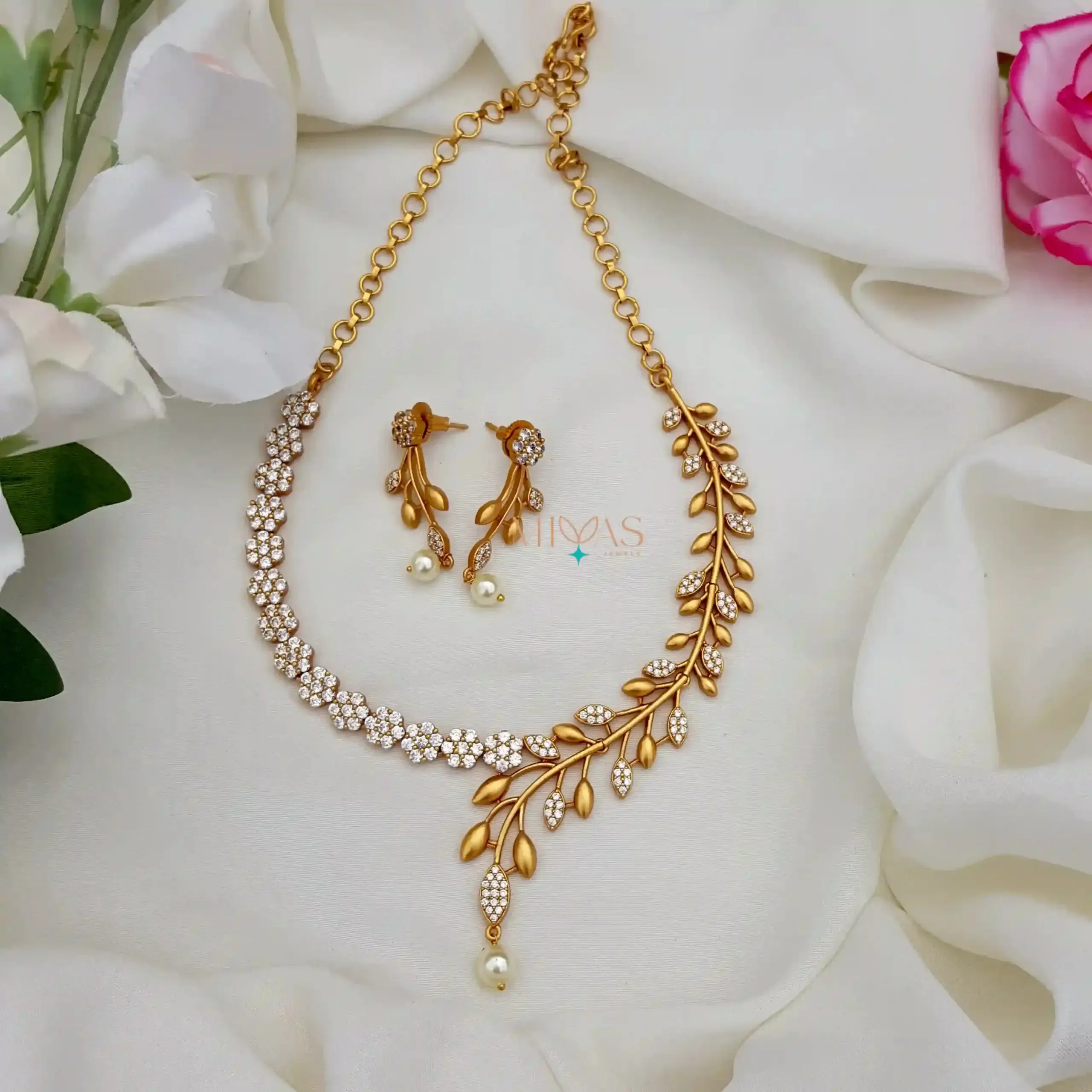 Trendy Leafy Design Necklace Set