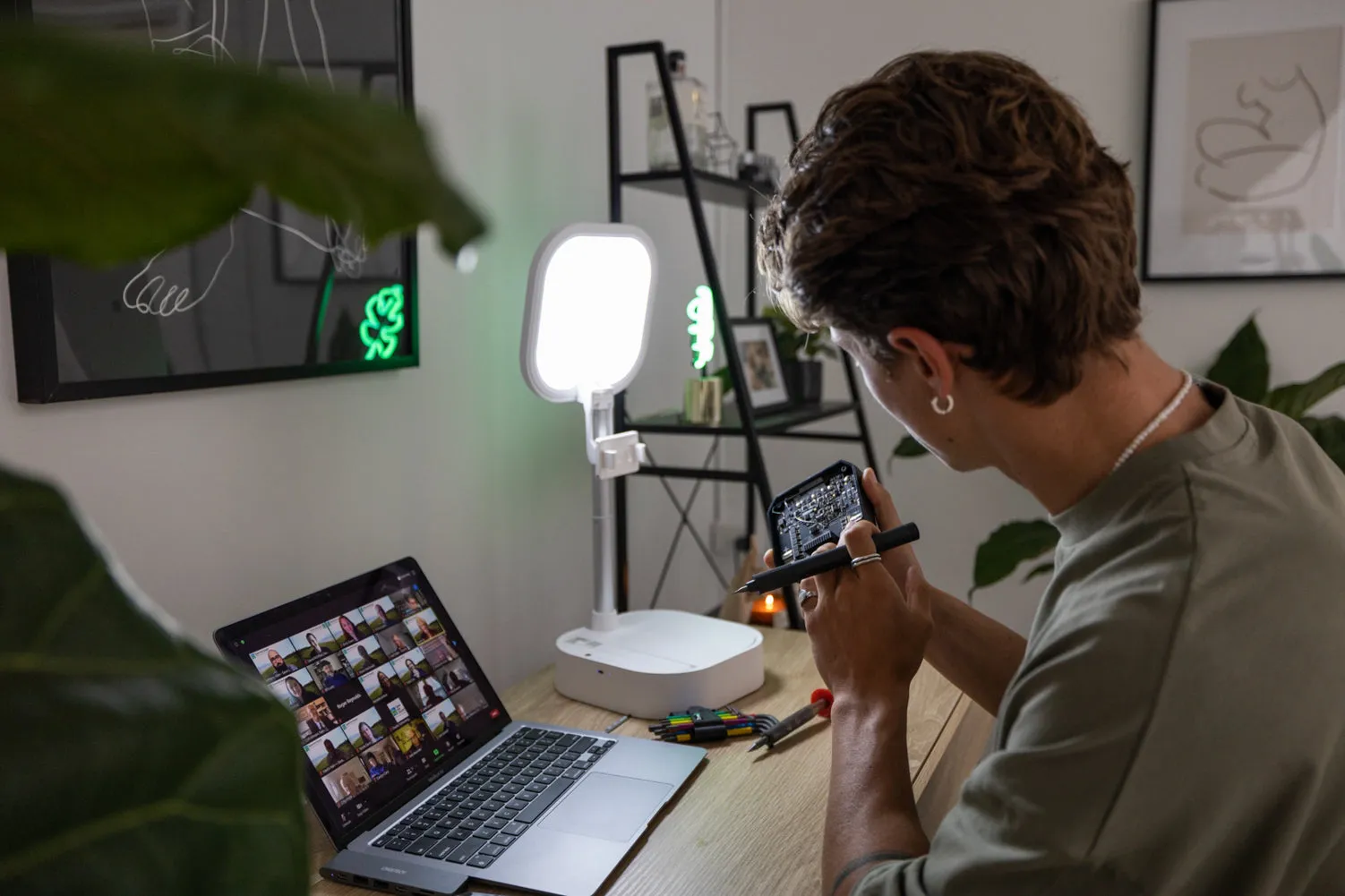 Usams White Portable Square Ring Light Multimedia LED Light (DEMO STOCK)