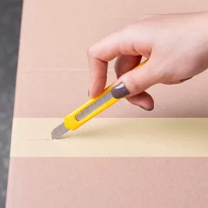 Utility Knife with Retractable Snap-off Blades
