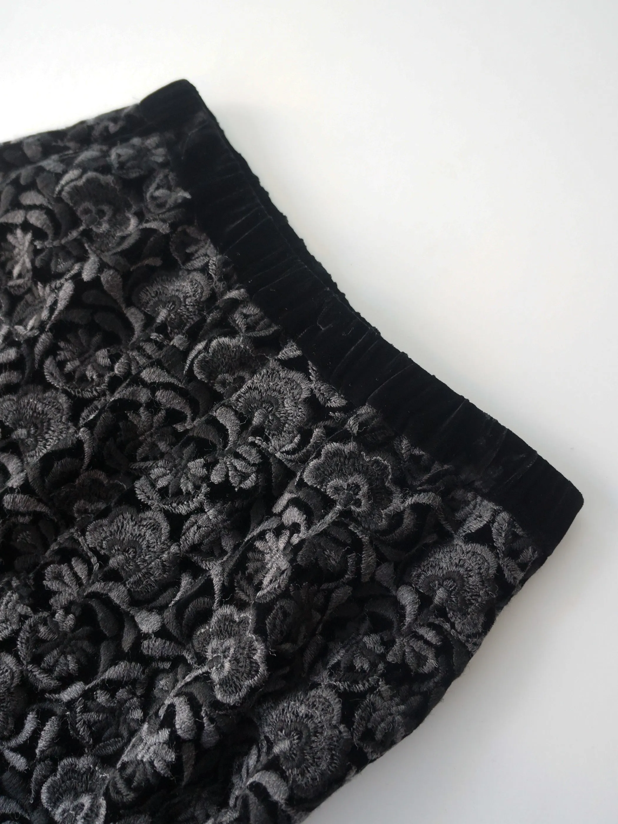 VELVET EMBROIDERY PANTS BLACK