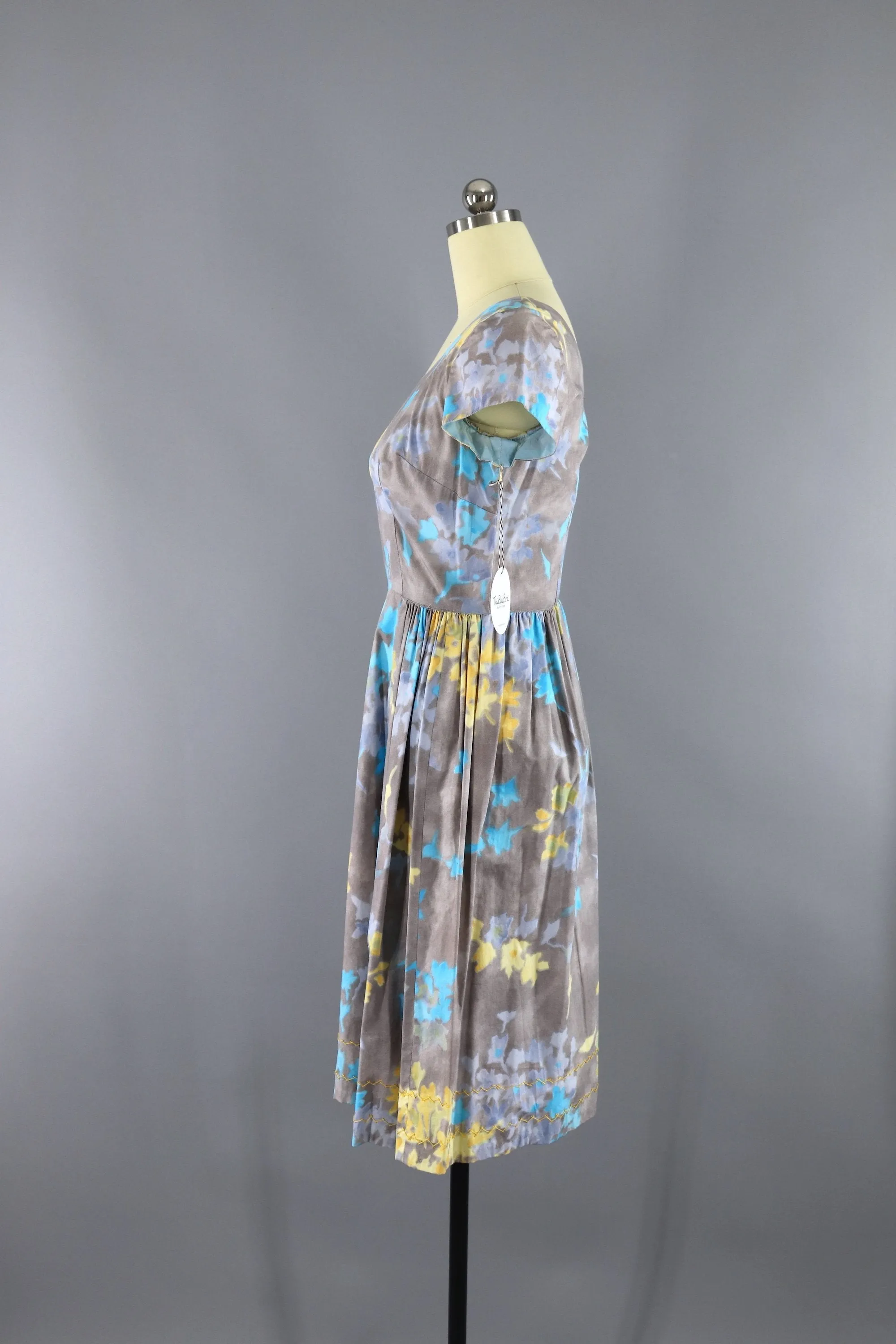 Vintage 1960s Day Dress / Grey & Blue Floral Print