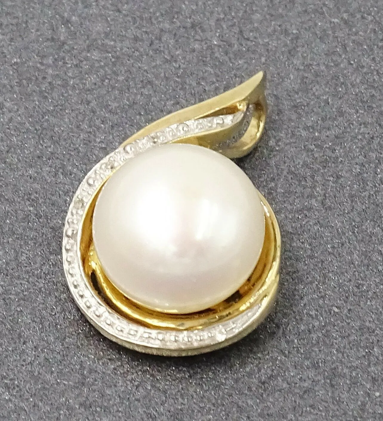 Vintage 9ct Yellow Gold Freshwater Pearl Pendant
