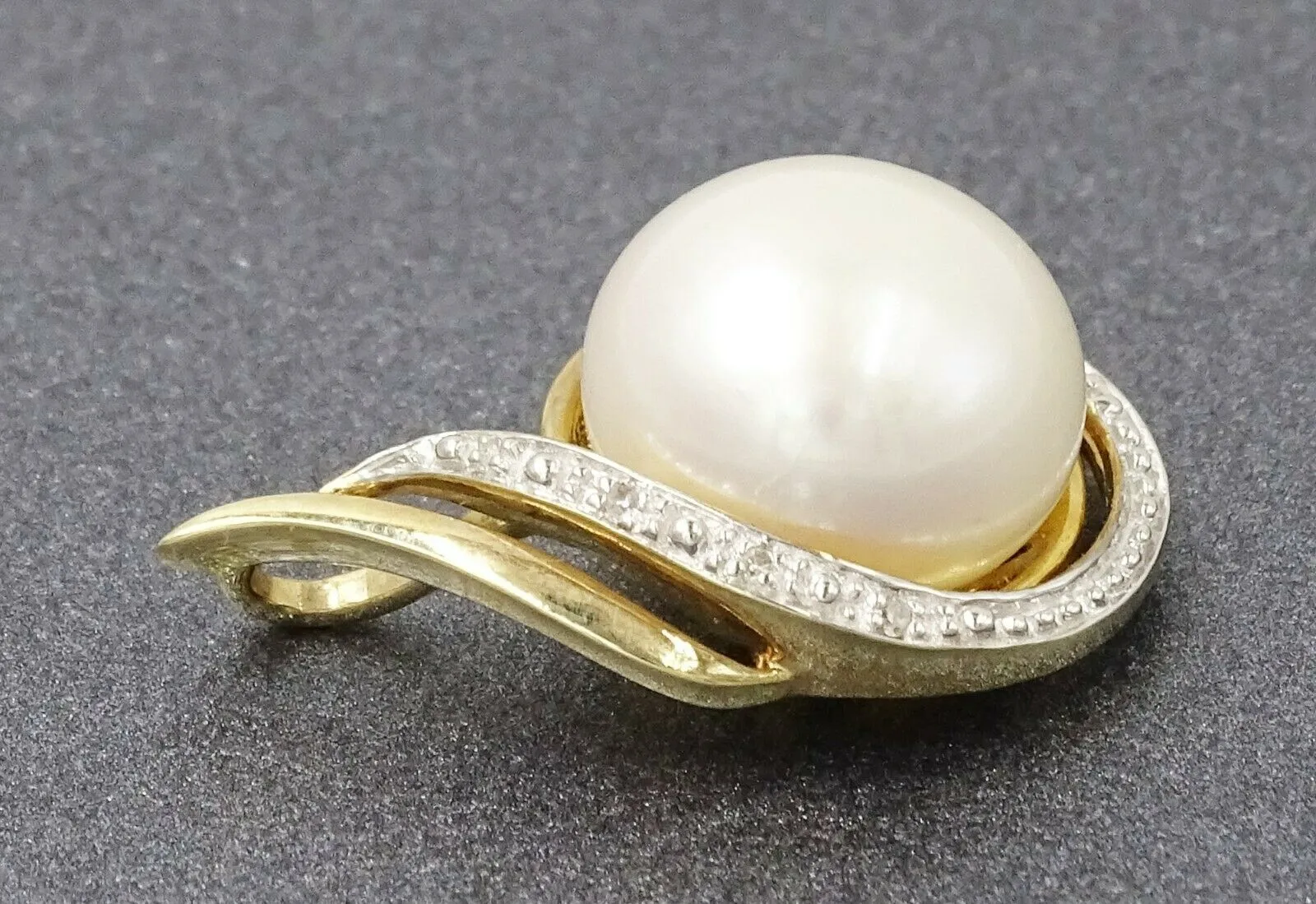 Vintage 9ct Yellow Gold Freshwater Pearl Pendant
