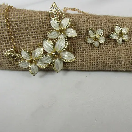 White & Gold Flower Necklace with Gold Chain & Earrings