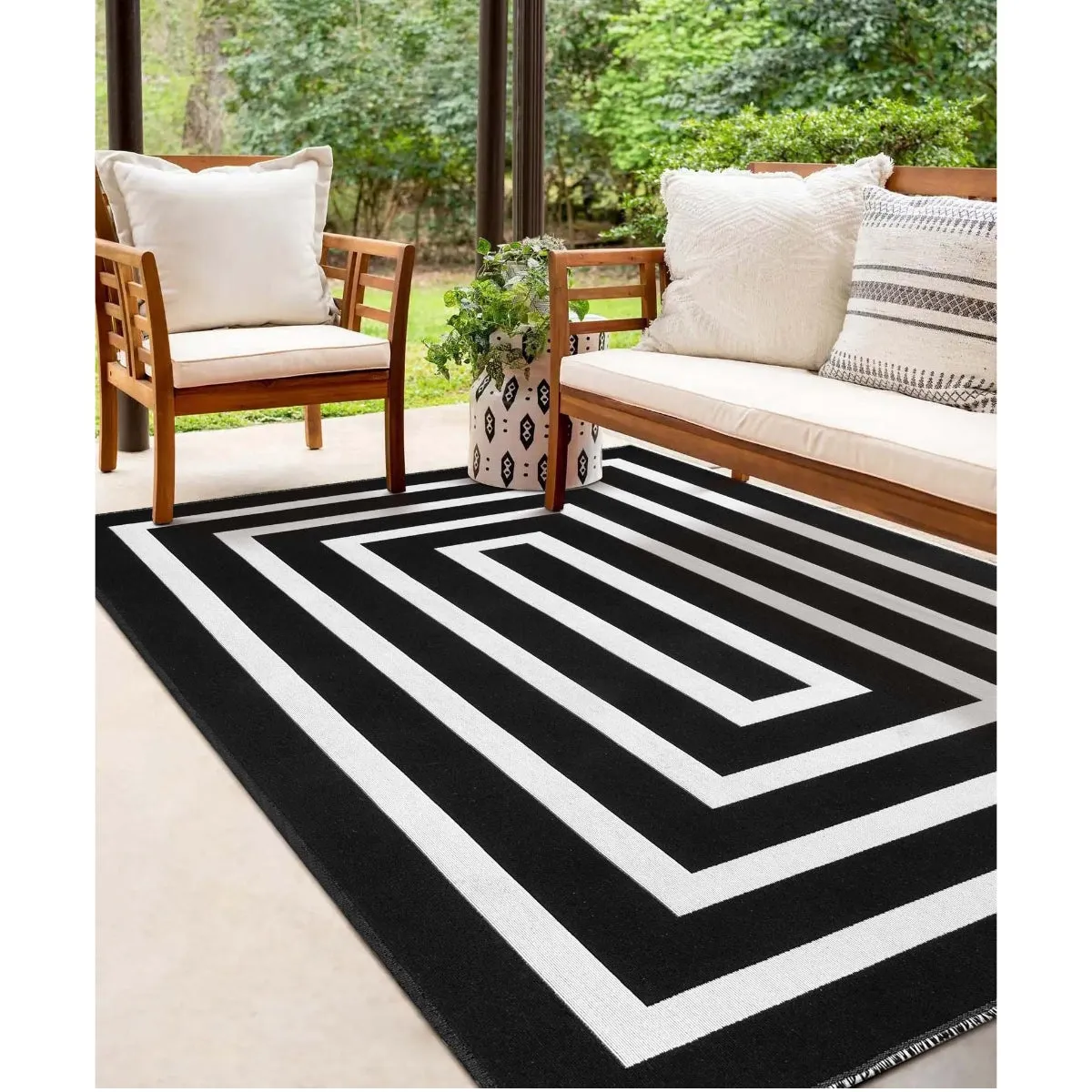 Yanis Modern Geometric Cotton Indoor Outdoor Black Area Rug