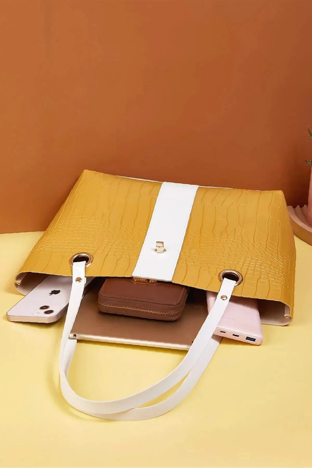Yellow Heart & Stripe Bag - A23 - WHB0066